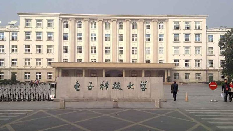 稳压二极管：揭秘其工作原理与选型要点